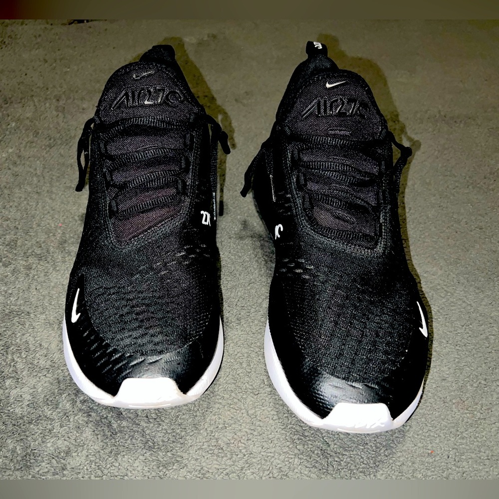Nike air max 270s men’s size 12, black, white maroonish bubble